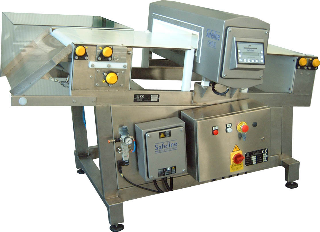 Sloping metal detector conveyor belt with drop-flap
